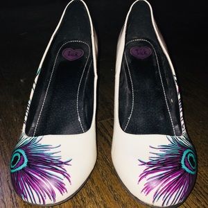 Unique vintage inspired peacock heels